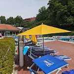 Bademantelzugang Zur Therme شقة باد جريسباخ